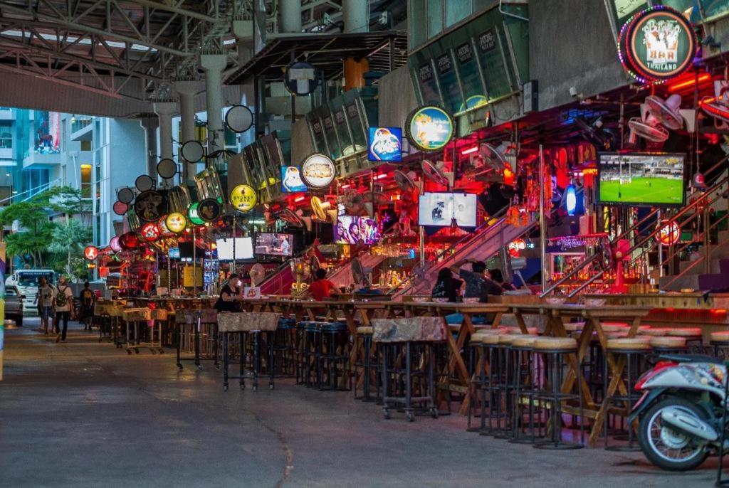 芭东班鲁坎度假酒店 布吉 外观 照片
